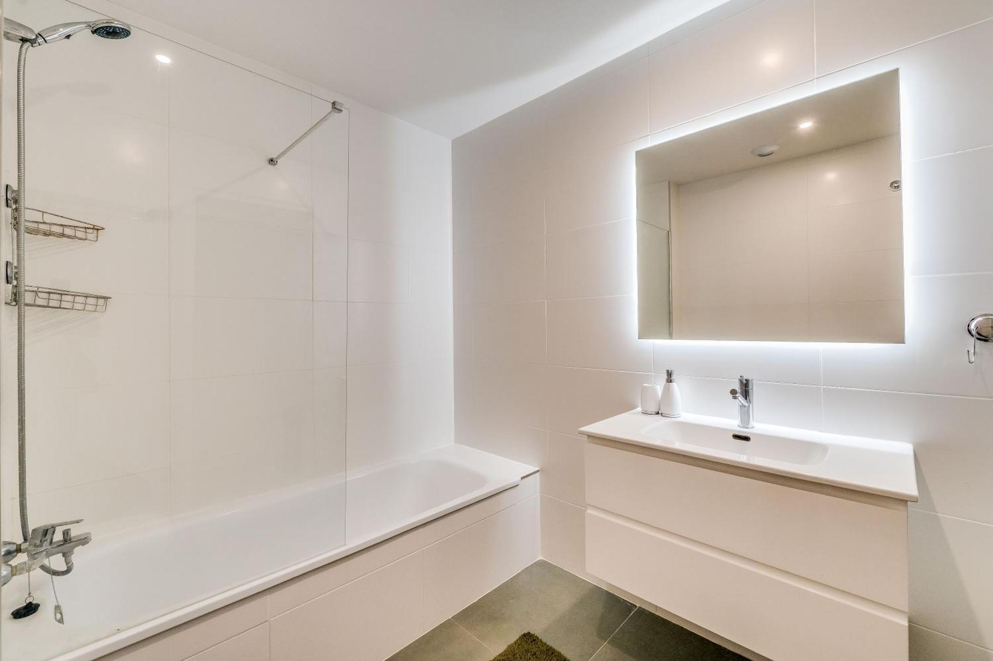 Apartment Elegant 2 Bdrm Minimalist W Pool & Bbq Marbella