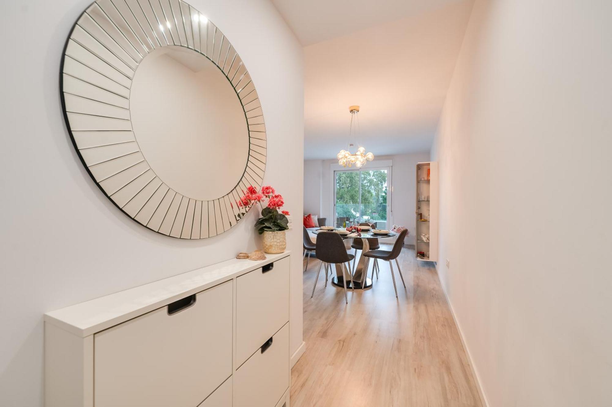 Elegant 2 Bdrm Minimalist W Pool & Bbq