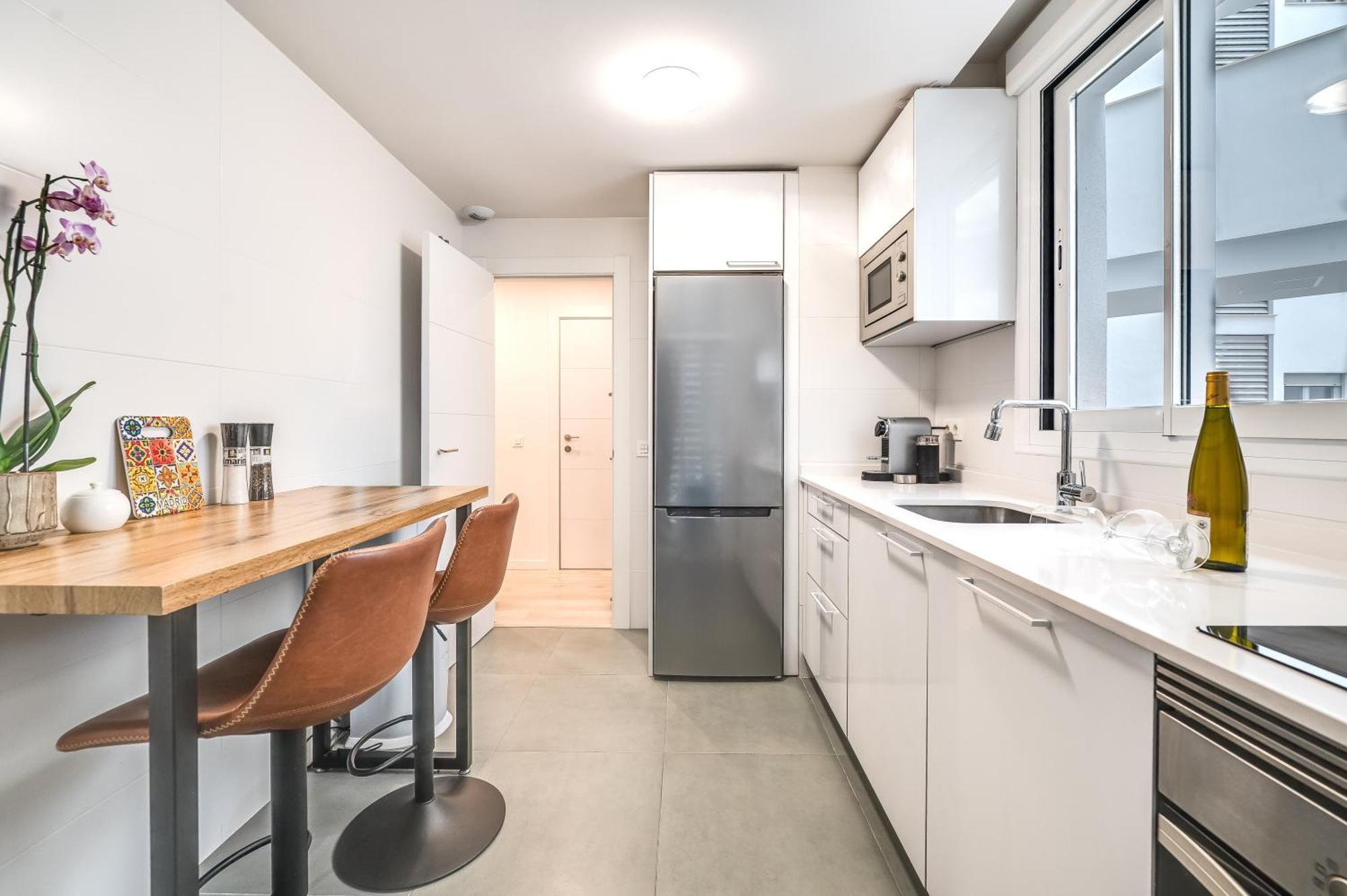 Elegant 2 Bdrm Minimalist W Pool & Bbq *