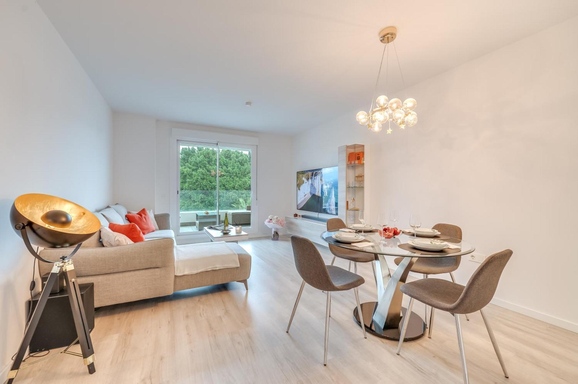 Apartment Elegant 2 Bdrm Minimalist W Pool & Bbq Marbella