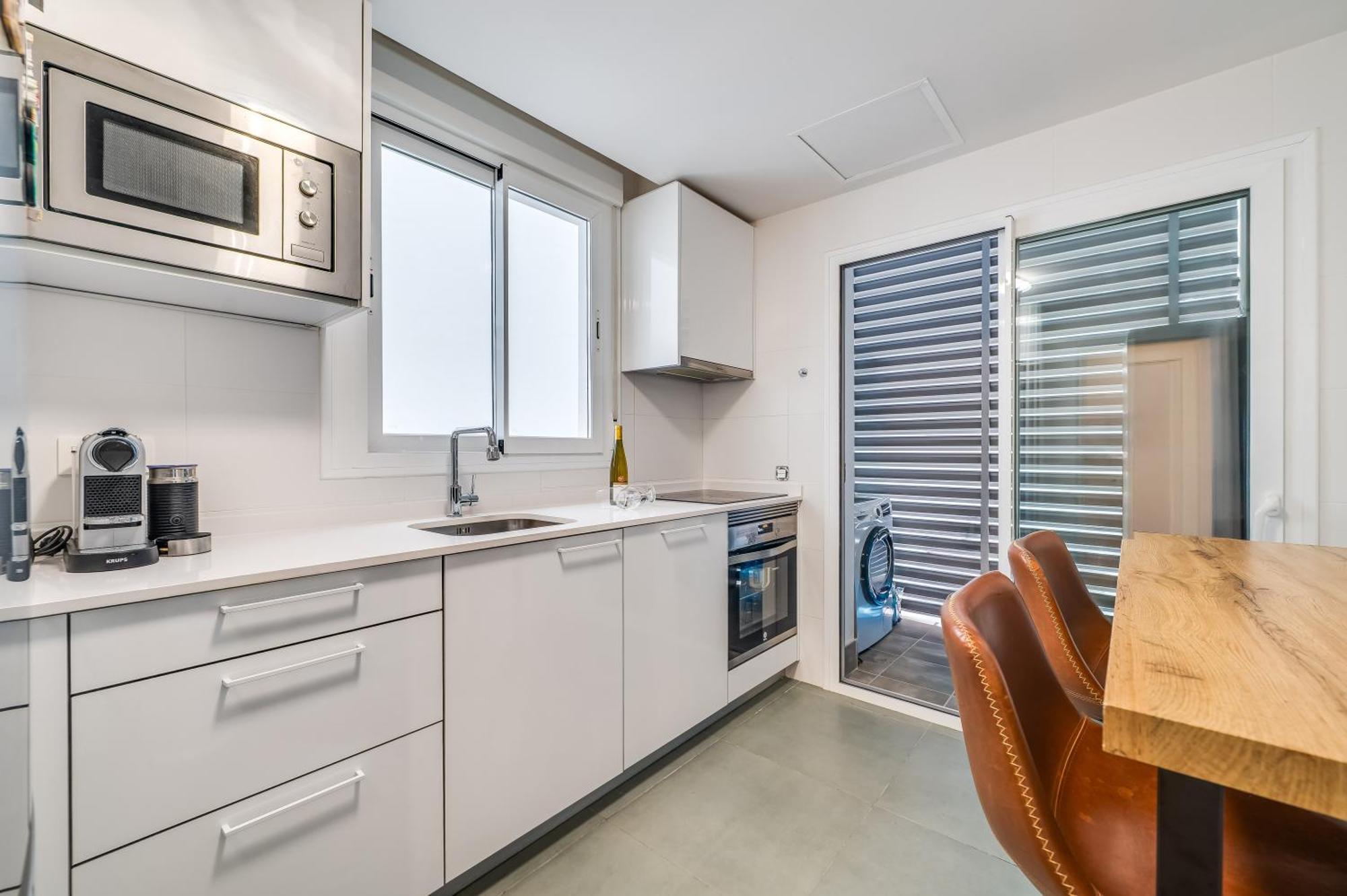Elegant 2 Bdrm Minimalist W Pool & Bbq Marbella