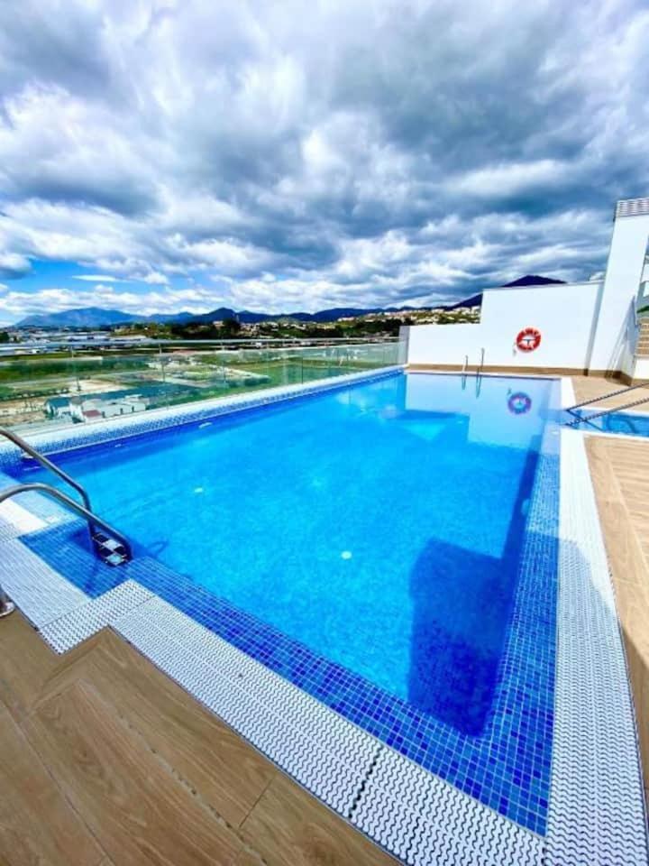 Elegant 2 Bdrm Minimalist W Pool & Bbq Apartment